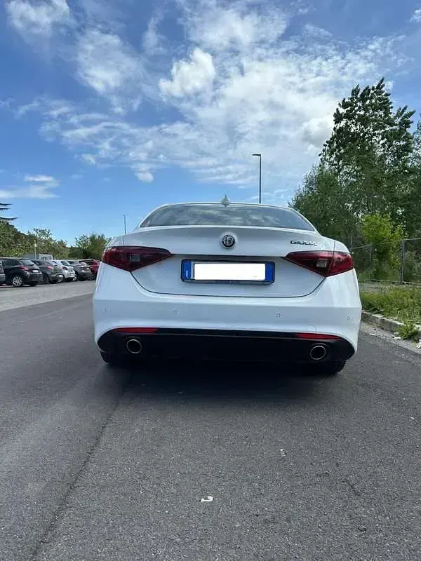 Usata Alfa Romeo Giulia Super 179 CV (131 kW) 2016 Berlina