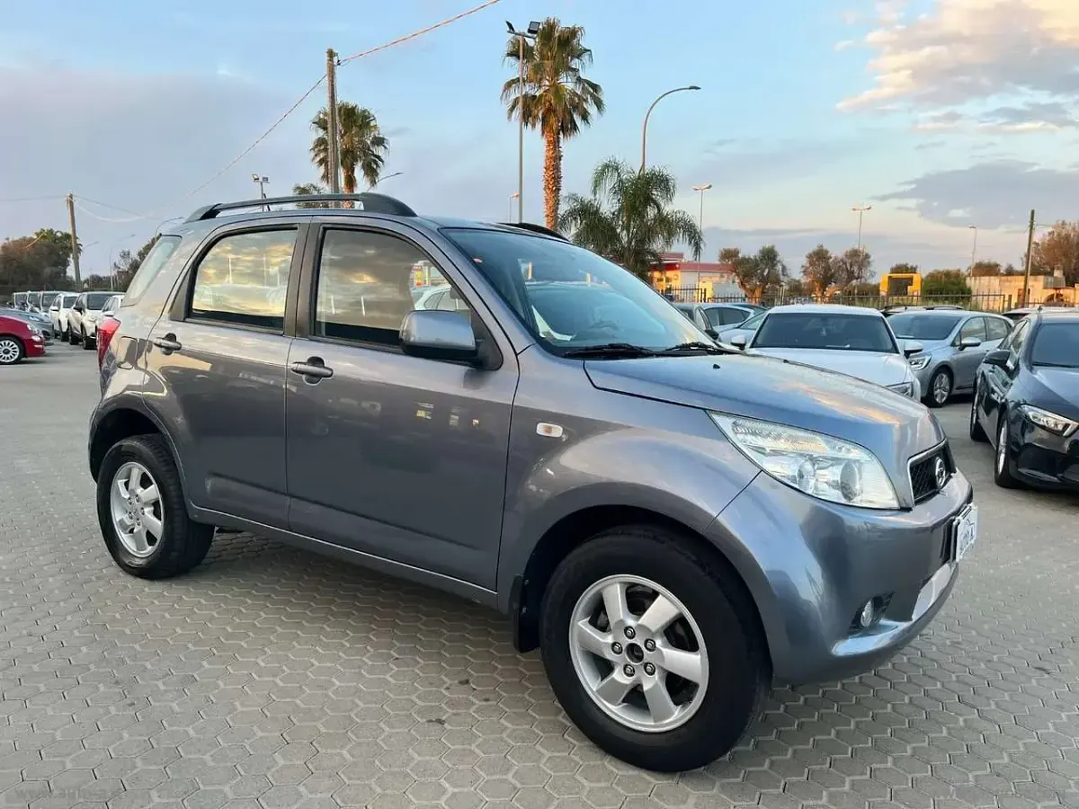 Usata Daihatsu Terios SHO 105 CV (77 kW) 2009 Grigio SUV