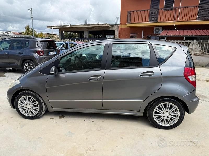 Usata Mercedes A180 Avantgarde 109 CV (80 kW) 2010 Grigio Berlina