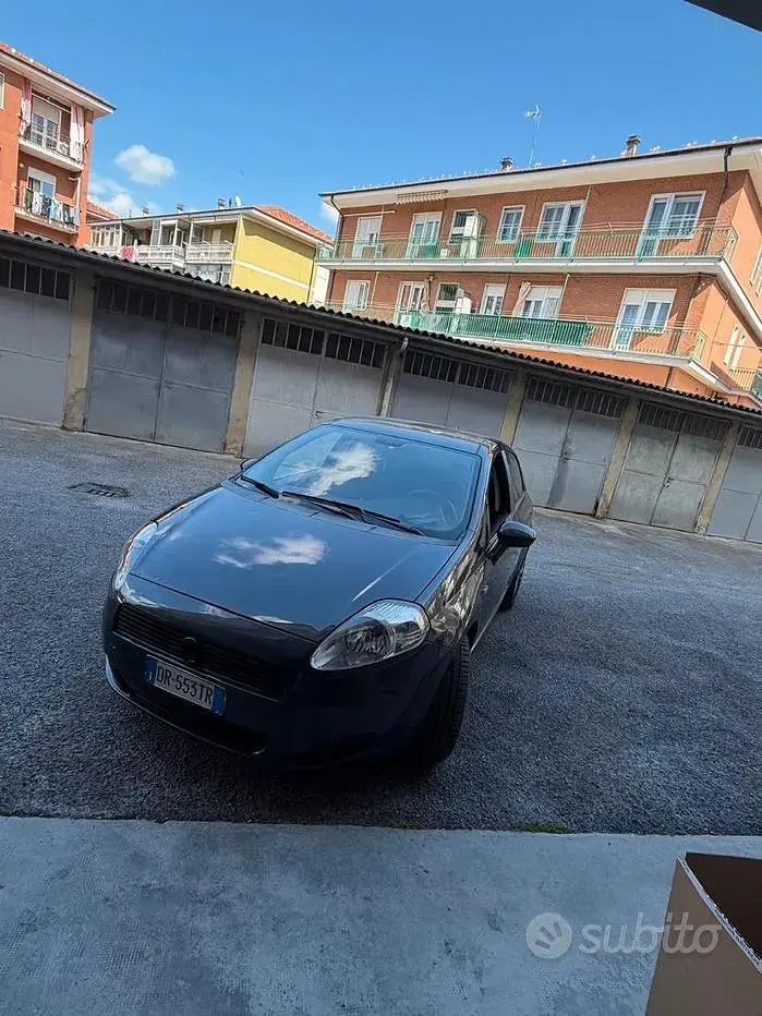 Usata Fiat Grande Punto 75 CV (55 kW) 2008 Grigio Utilitaria
