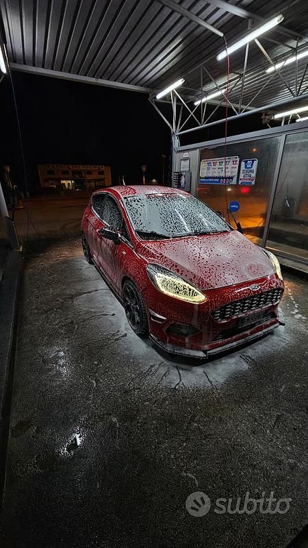 Usata Ford Fiesta ST-Line 86 CV (63 kW) 2018 Rosso Utilitaria