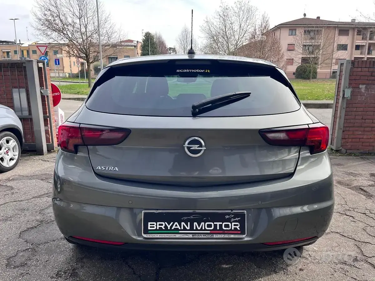 Usata Opel Astra Business 105 CV (77 kW) 2021 Grigio Berlina