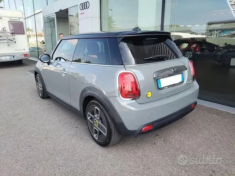 Usata Mini Cooper SE 75 kW (102 CV) 2020 Grigio Utilitaria