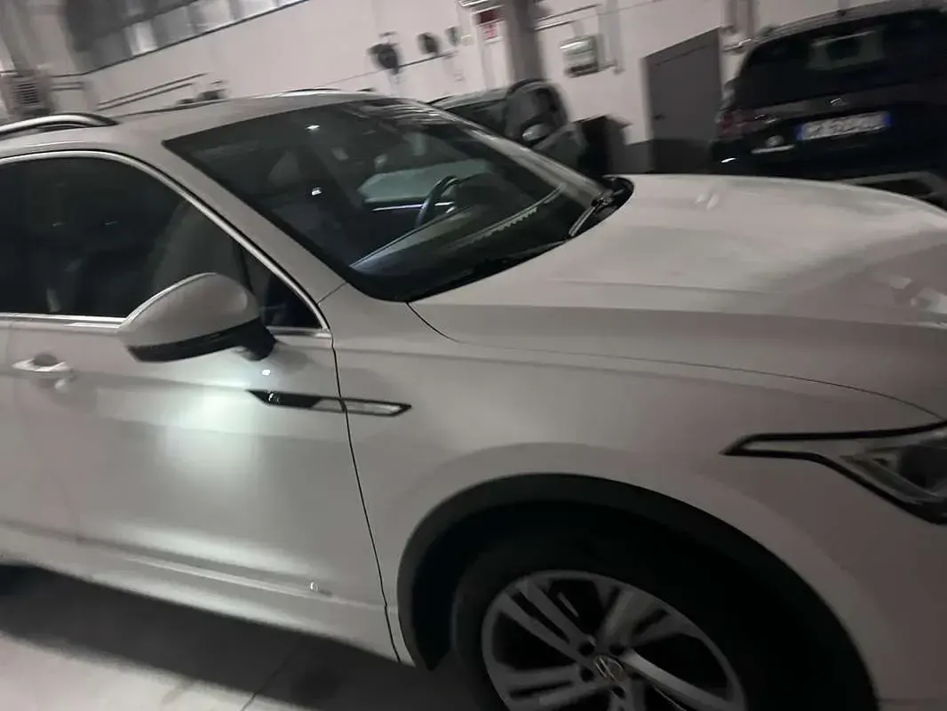 Usata VW Tiguan R-line 150 CV (110 kW) 2021 Bianco SUV