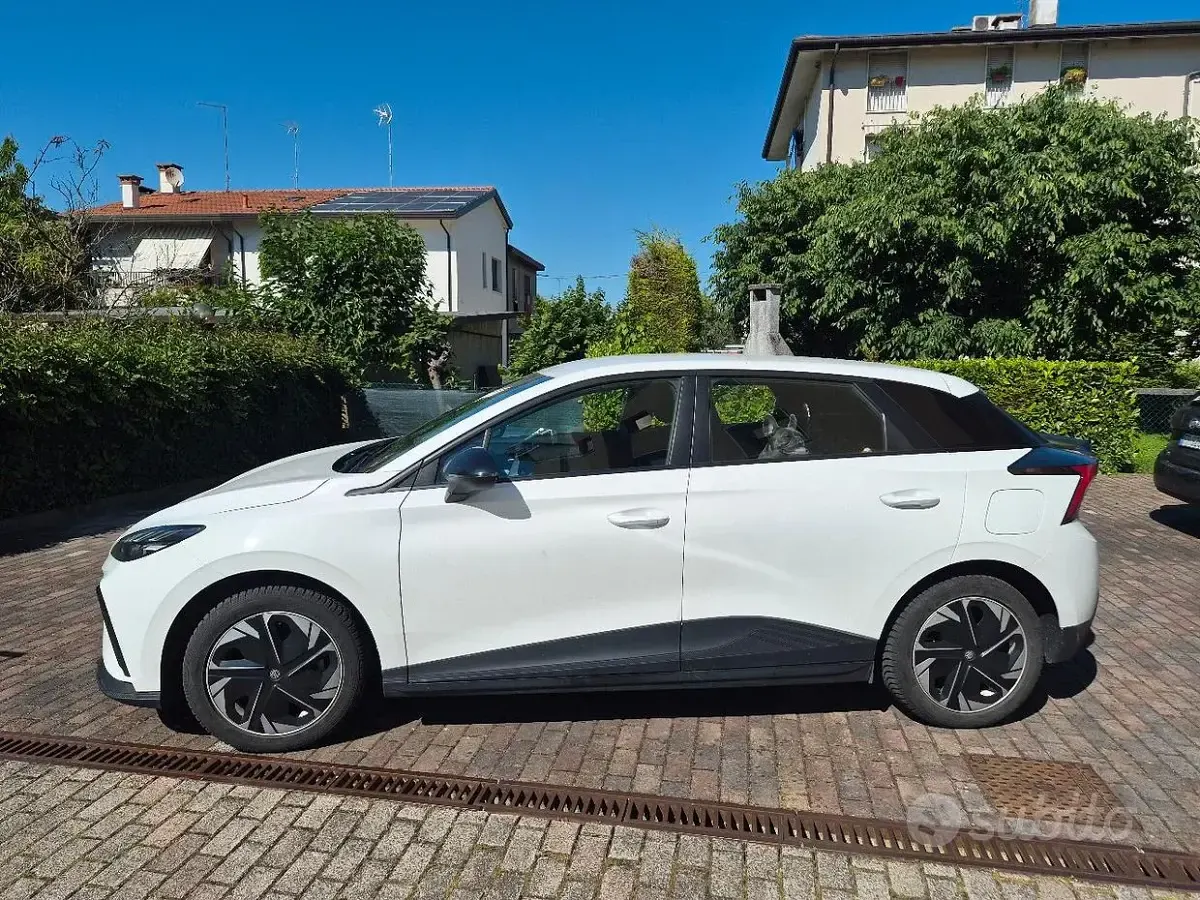 Usata MG MG4 EV 53 kW (73 CV) 2024 Bianco Utilitaria