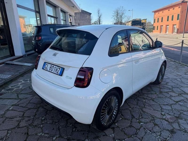 Usata Fiat 500e Icon 42 kW (58 CV) 2022 Bianco Utilitaria