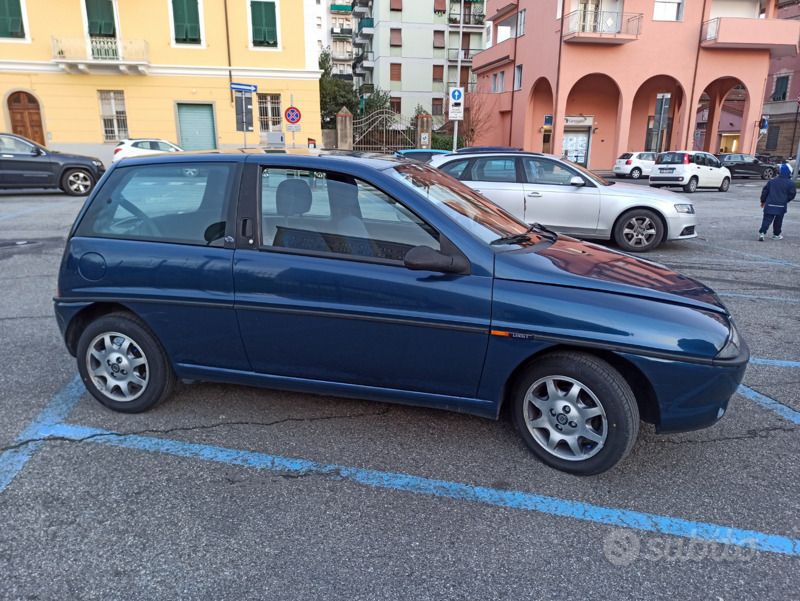Usata Lancia Ypsilon 60 CV (44 kW) 2000 Blu Utilitaria