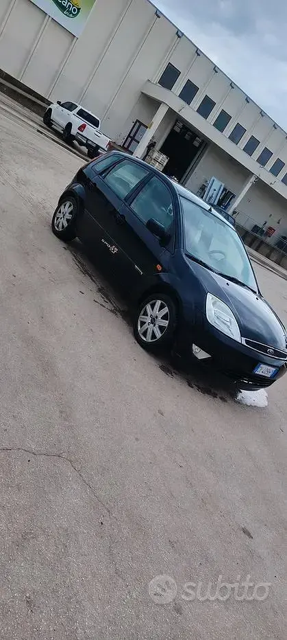 Usata Ford Fiesta 68 CV (50 kW) 2005 Nero Utilitaria
