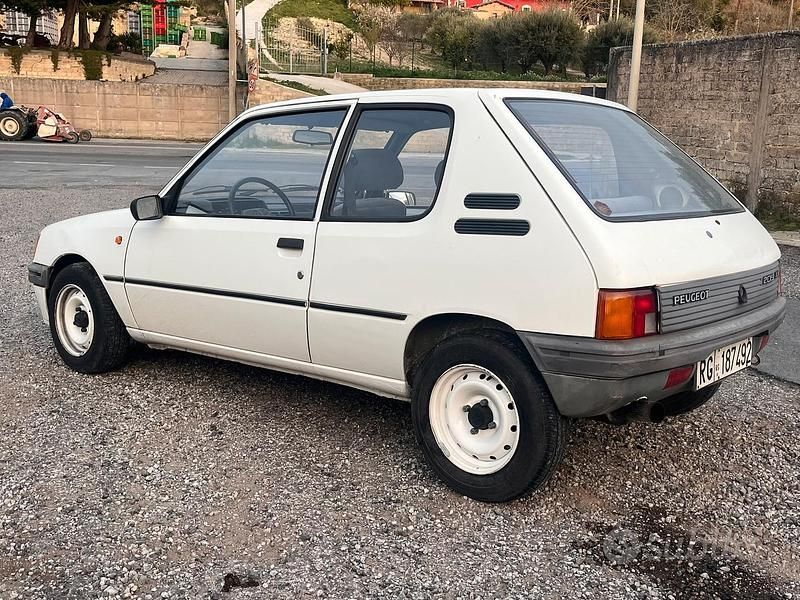 Usata Peugeot 205 42 CV (30 kW) 1985 Bianco Coupé