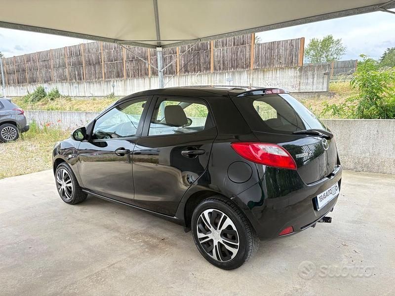 Usata Mazda 2 75 CV (55 kW) 2009 Nero Berlina