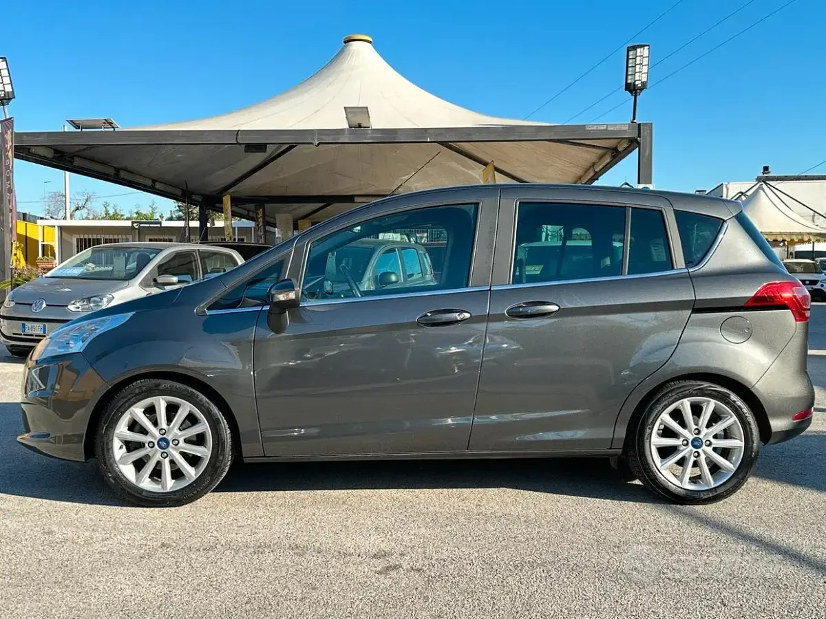 Usata Ford B-MAX Titanium 87 CV (63 kW) 2016 Grigio Monovolume