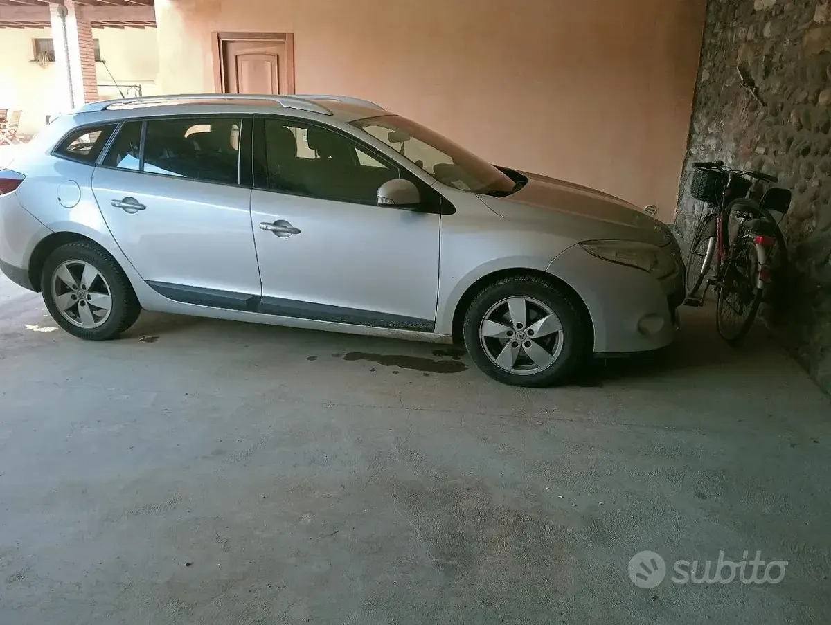 Usata Renault Mégane GrandTour 110 CV (80 kW) 2010 Grigio Station wagon