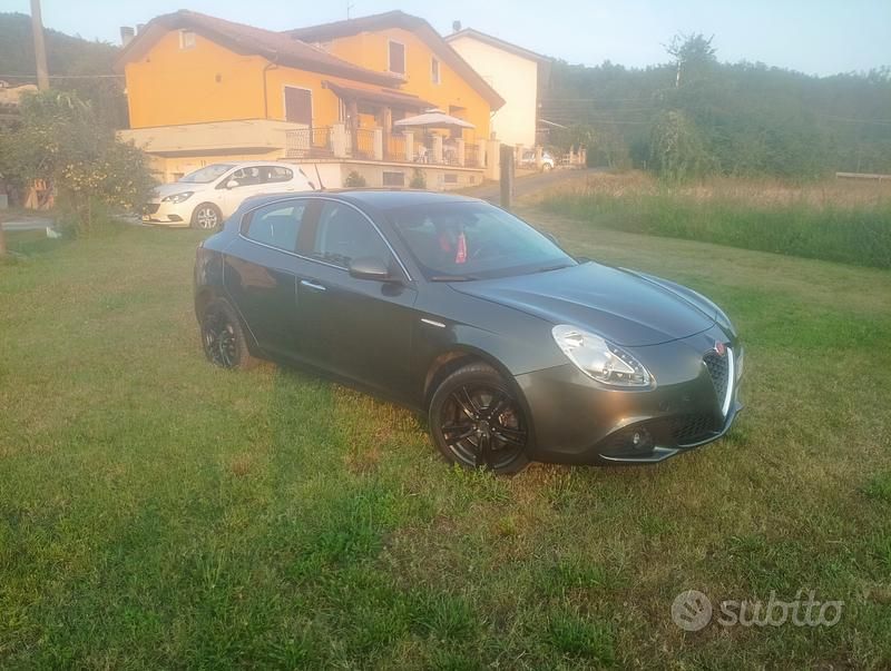 Usata Alfa Romeo Giulietta 170 CV (125 kW) 2011 Grigio Utilitaria
