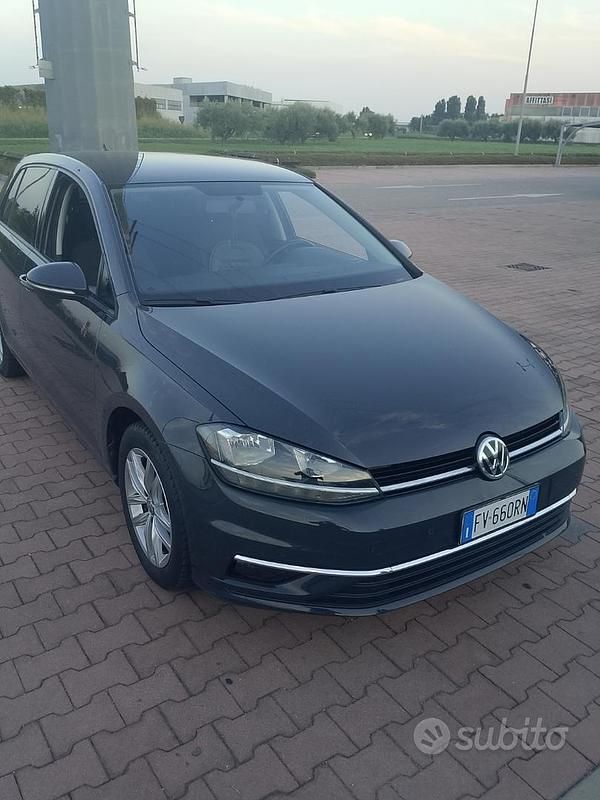 Usata VW Golf VII 110 CV (80 kW) 2019 Grigio Utilitaria