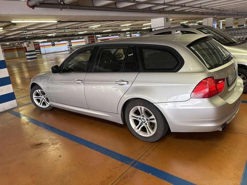 Usata BMW 318 143 CV (105 kW) 2010 Grigio Station wagon