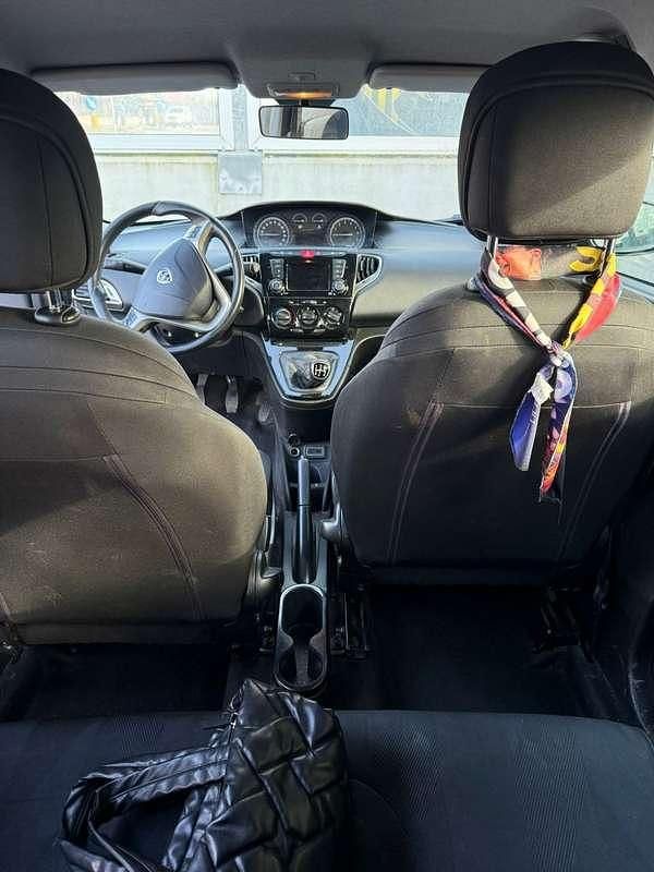 Usata Lancia Ypsilon Gold 69 CV (50 kW) 2016 Utilitaria