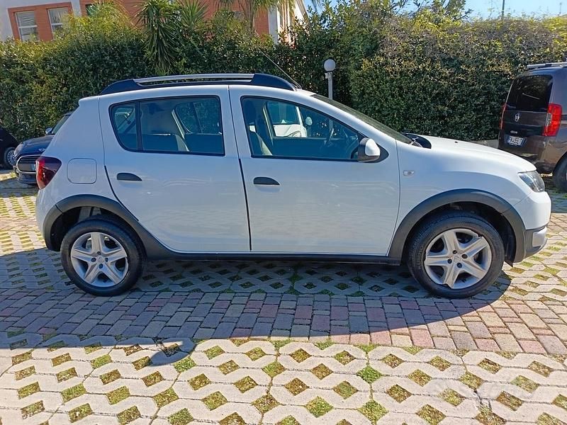 Usata Dacia Sandero Stepway 90 CV (66 kW) 2016 Bianco Berlina