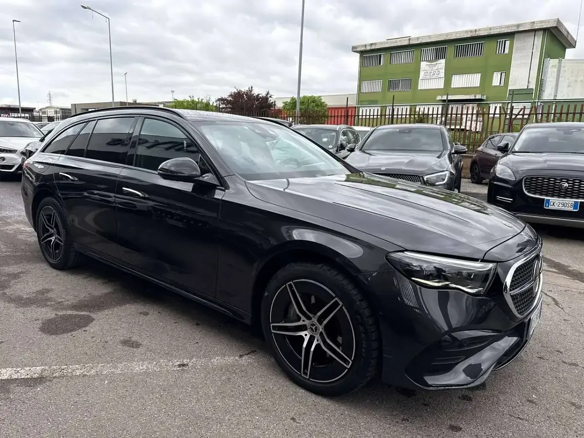 Usata Mercedes E220 AMG Line Premium Plus 197 CV (144 kW) 2024 Nero Station wagon