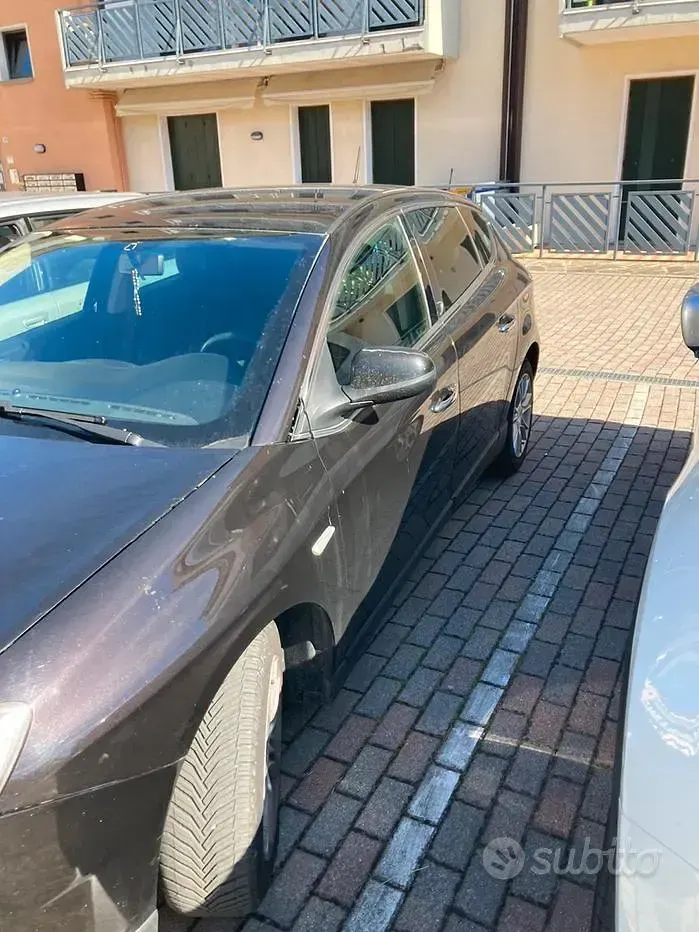 Usata Lancia Delta 120 CV (88 kW) 2013 Utilitaria