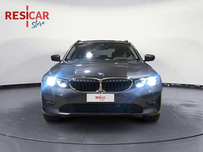 Usata BMW 330e Advantage 184 CV (135 kW) 2022 Grigio scuro Station wagon