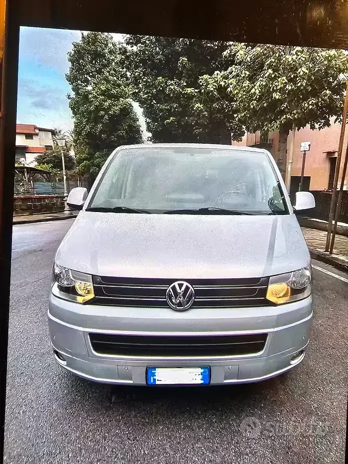 Usata VW Caravelle 2010 Grigio Furgone