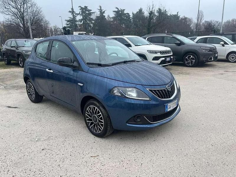 Usata Lancia Ypsilon 69 CV (50 kW) 2024 Blu/azzurro Utilitaria