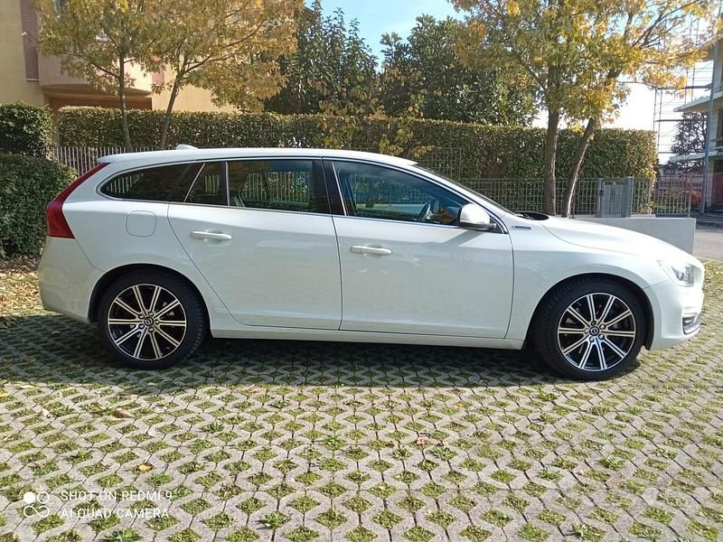 Usata Volvo V60 Momentum 220 CV (161 kW) 2016 Bianco Station wagon
