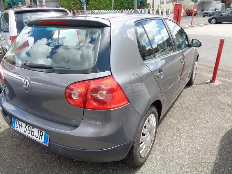 Usata VW Golf V Comfortline 102 CV (75 kW) 2007 Grigio Berlina