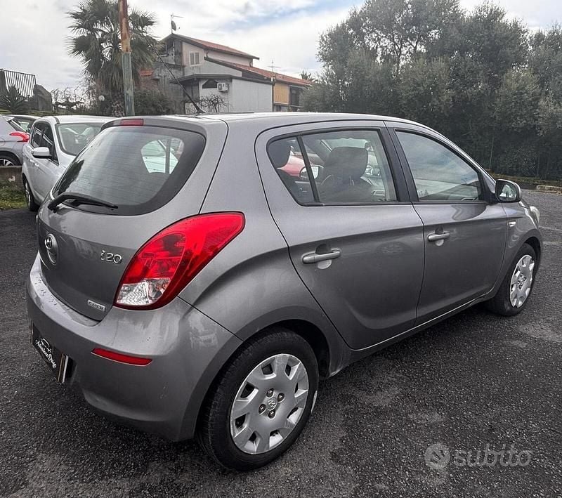Usata Hyundai i20 Classic 74 CV (54 kW) 2013 Grigio Utilitaria