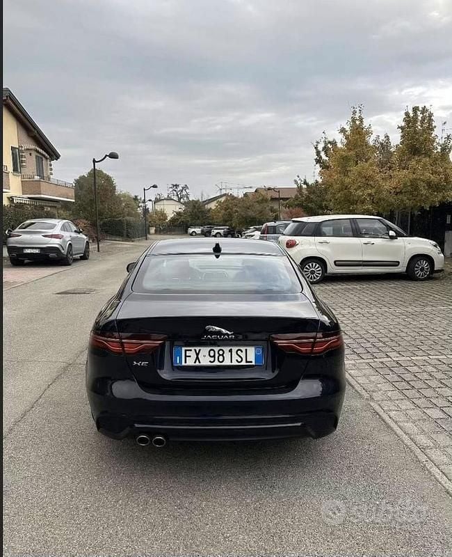 Usata Jaguar XE R-Dynamic 180 CV (132 kW) 2019 Blu Berlina