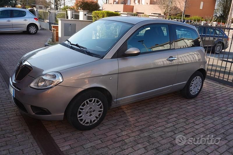 Usata Lancia Ypsilon 60 CV (44 kW) 2008 Marrone Utilitaria