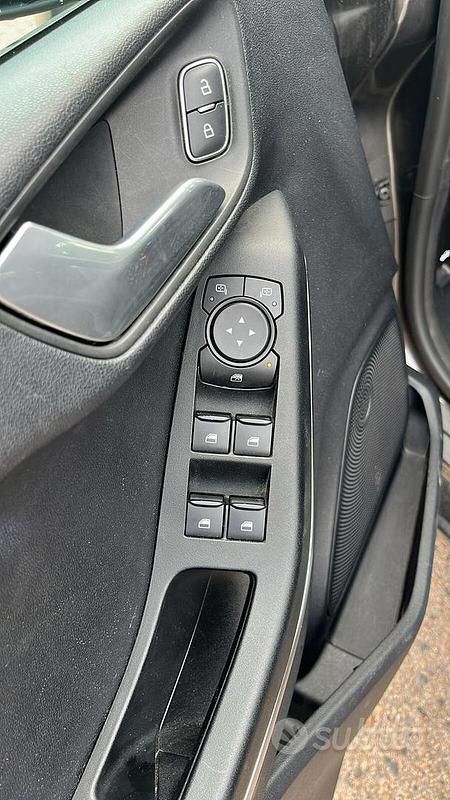 Usata Ford Fiesta Titanium 75 CV (55 kW) 2022 Grigio Utilitaria