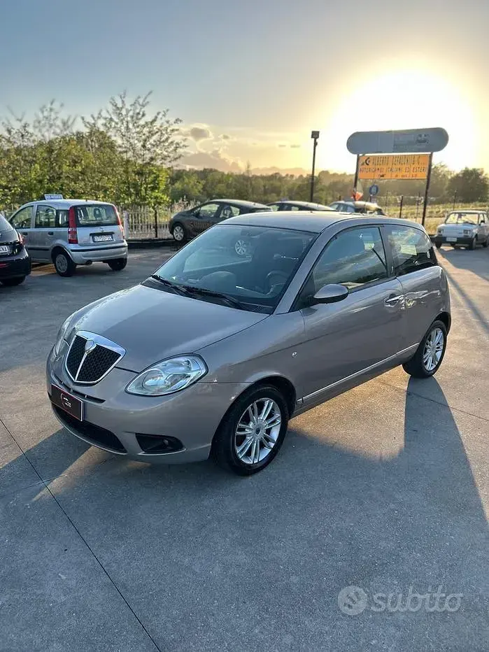 Usata Lancia Ypsilon 75 CV (55 kW) 2007 Grigio Utilitaria