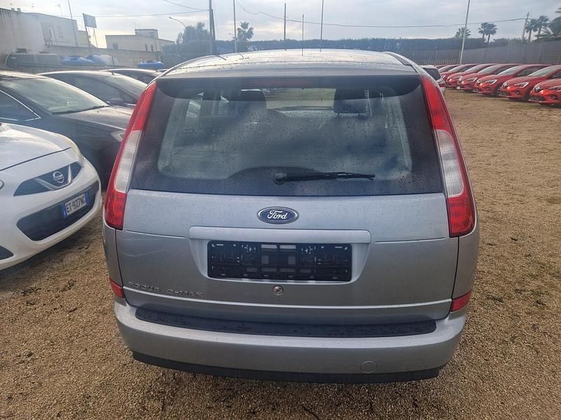 Usado Ford Focus 115 HP (84 kW) 2003 Cinzento Sedan