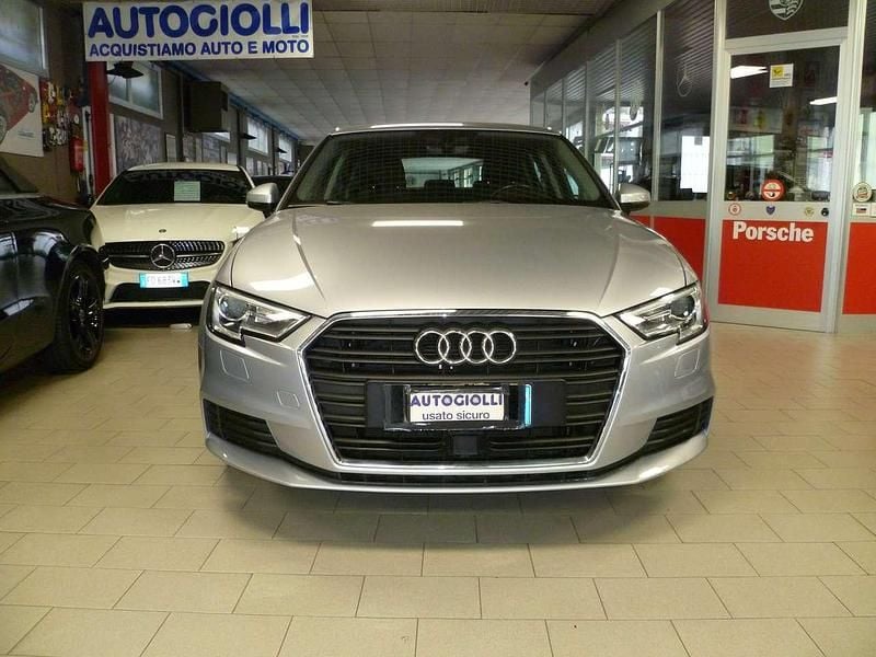Argento Usata 2020 Audi A3 Business Tre volumi | 18.900 € (Ottimo prezzo) - Immagine 1/4