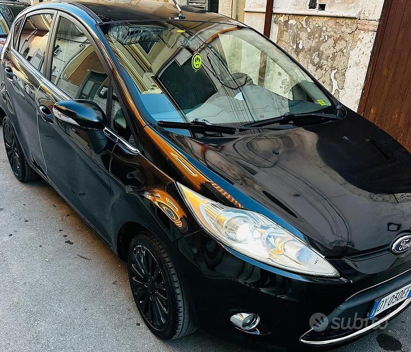 Usata Ford Fiesta 68 CV (50 kW) 2009 Nero Utilitaria