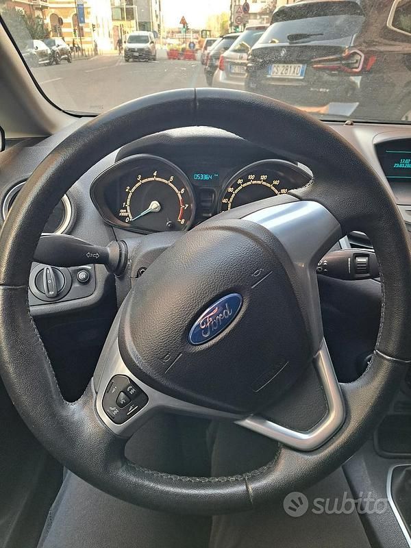 Usata Ford Fiesta 101 CV (74 kW) 2013 Blu/azzurro Utilitaria