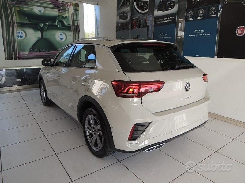 Usata VW T-Roc R-line 116 CV (85 kW) 2024 Beige SUV