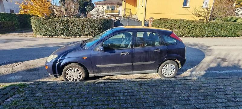 Usata Ford Focus Trend 101 CV (74 kW) 2000 Berlina