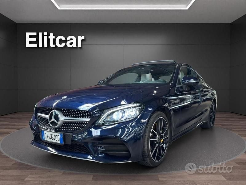 Usata Mercedes C300 Premium 258 CV (189 kW) 2019 Blu cavansite Coupé