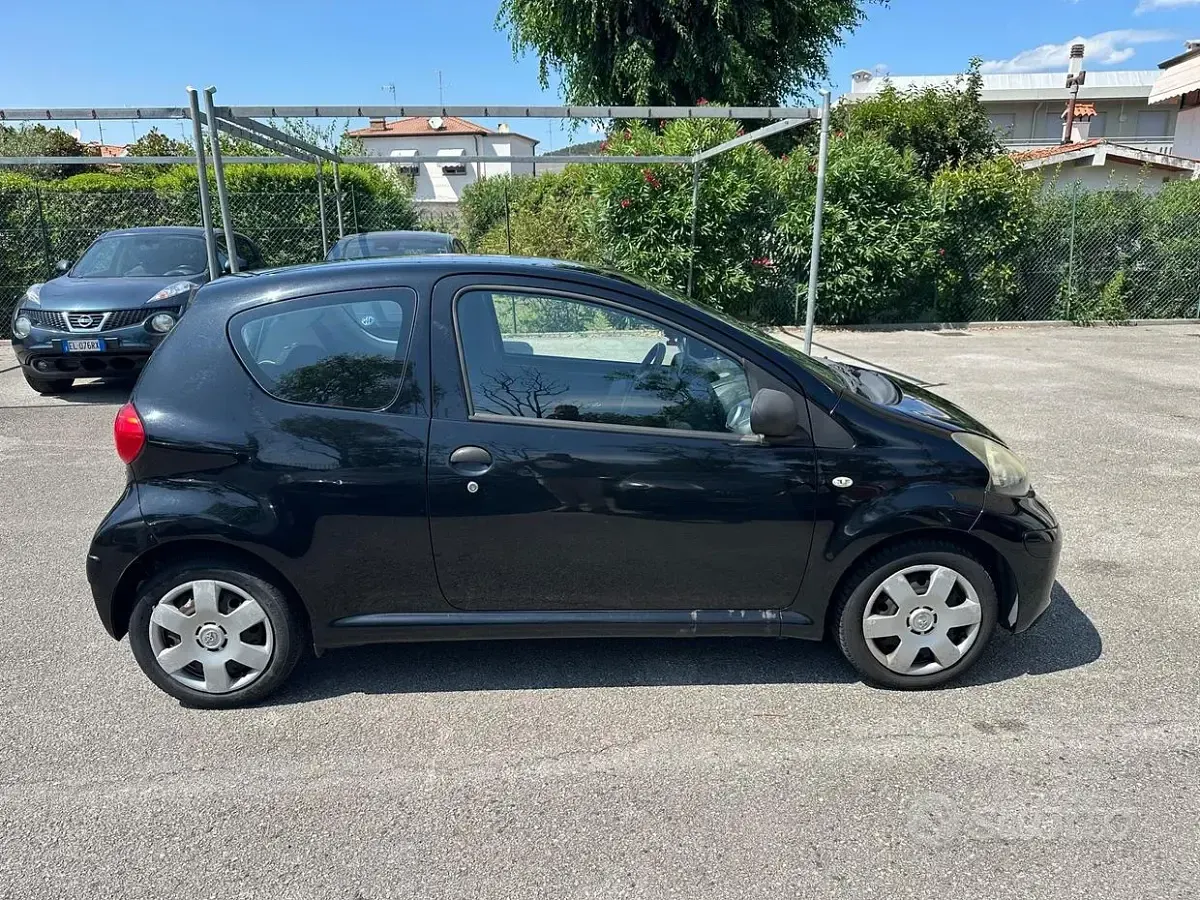 Usata Toyota Aygo 68 CV (50 kW) 2008 Nero Utilitaria