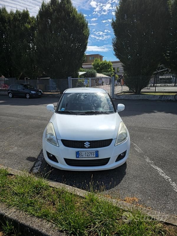 Usata 2012 Suzuki Swift GL Tre volumi | 2600 € (Super prezzo) - Immagine 1/4