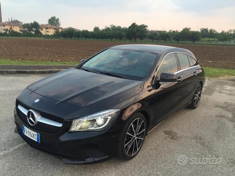 Nero Usata 2015 Mercedes CLA220 Shooting Brake Station wagon | 15.000 € (Molto cara) - Immagine 1/4