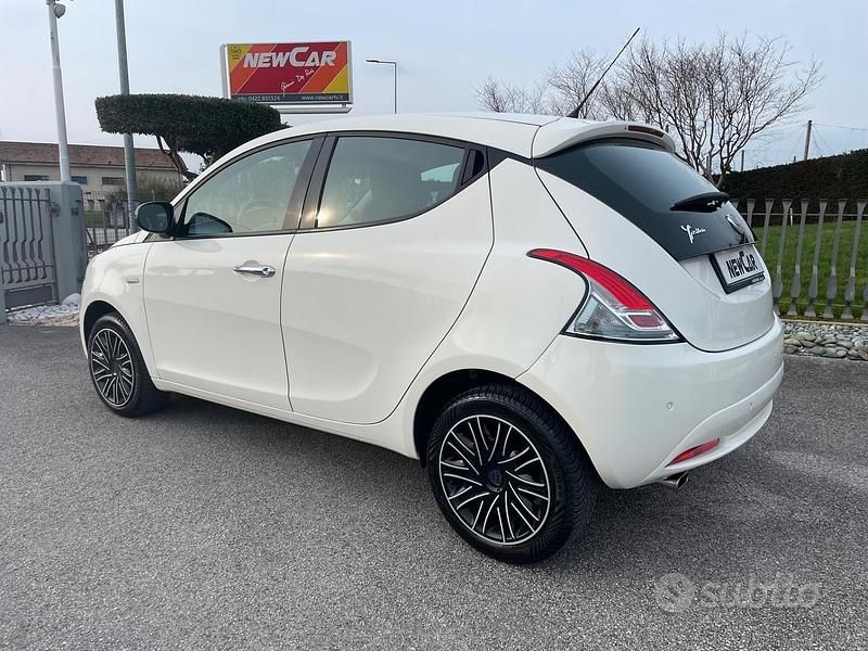 Usata Lancia Ypsilon Gold 69 CV (50 kW) 2018 Bianco Utilitaria