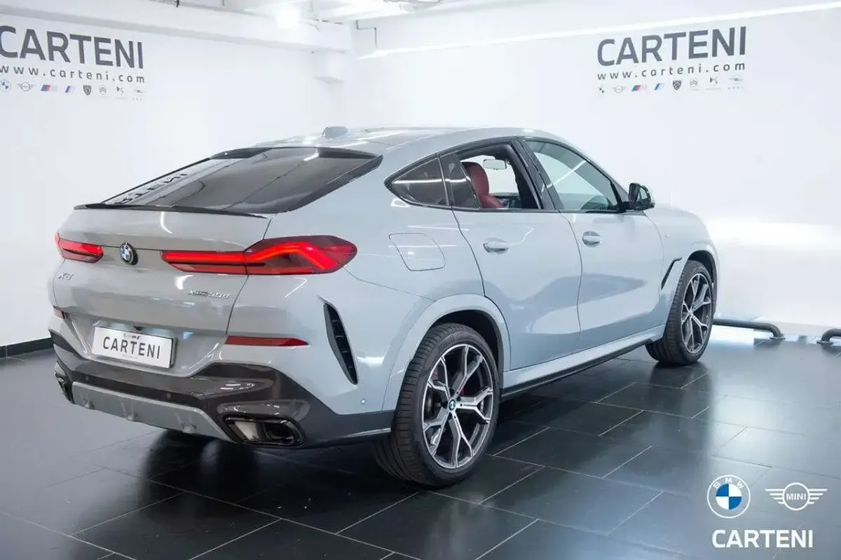 Usata BMW X6 M Sport 298 CV (219 kW) 2023 Brooklyn grey metallic SUV