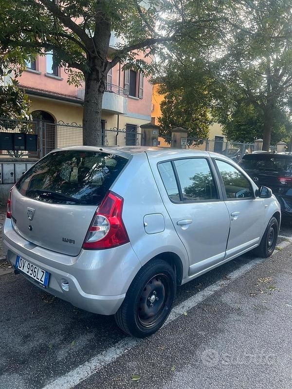 Usata Dacia Sandero 75 CV (55 kW) 2009 Grigio Utilitaria