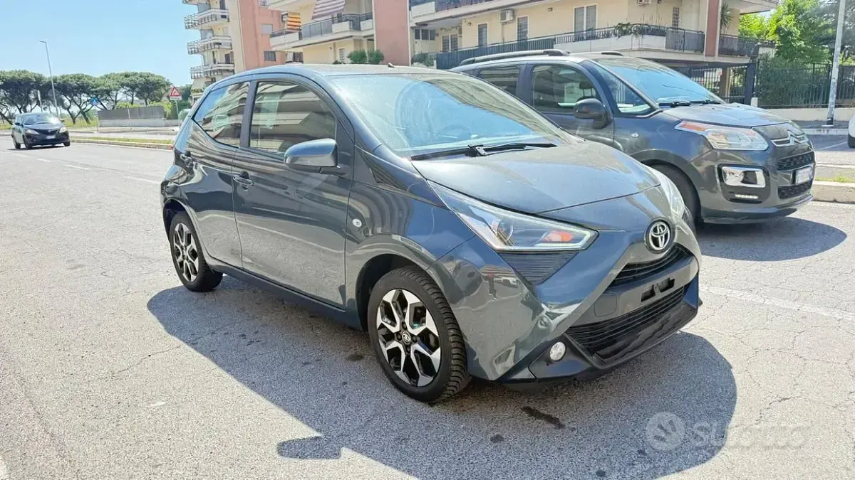 Usata Toyota Aygo X-play 72 CV (52 kW) 2019 Grigio Utilitaria