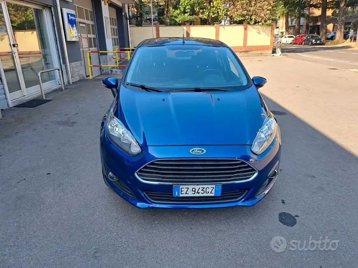 Usata Ford Fiesta Titanium 95 CV (69 kW) 2015 Blu Utilitaria
