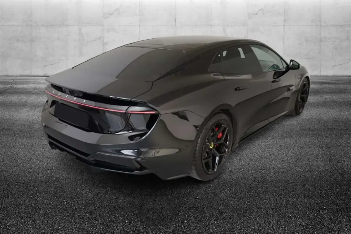 Usata Lotus Emeya 139 kW (190 CV) 2025 Nero Utilitaria
