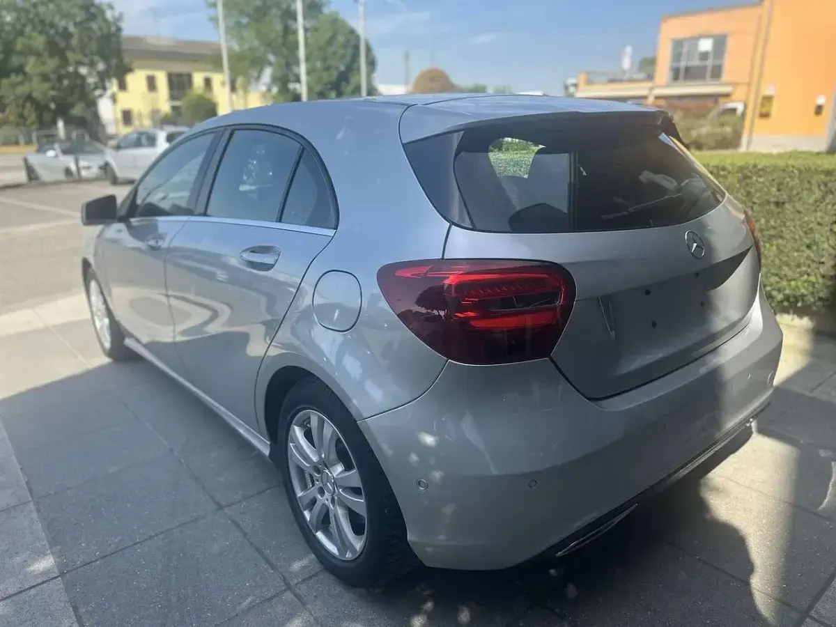 Begagnad Mercedes A220 Business 177 HK (130 kW) 2016 Silver Halvkombi
